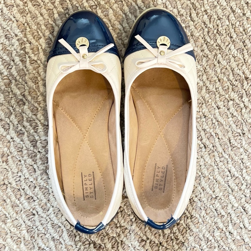 Women’s flats size 6